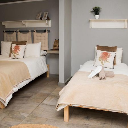 Desert Wind Private Guest And Game Farm Montagu Bagian luar foto